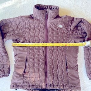 Women’s North Face jacket, excellent pre-loved condition.